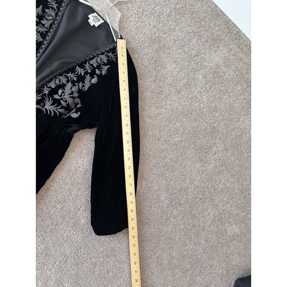 Black Velvet Duster Kimono S Embroidered Floral Boho Whimsigoth Festival Witchy - Picture 7 of 7